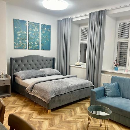 Almond Studio Apartment Pressburg Exterior foto