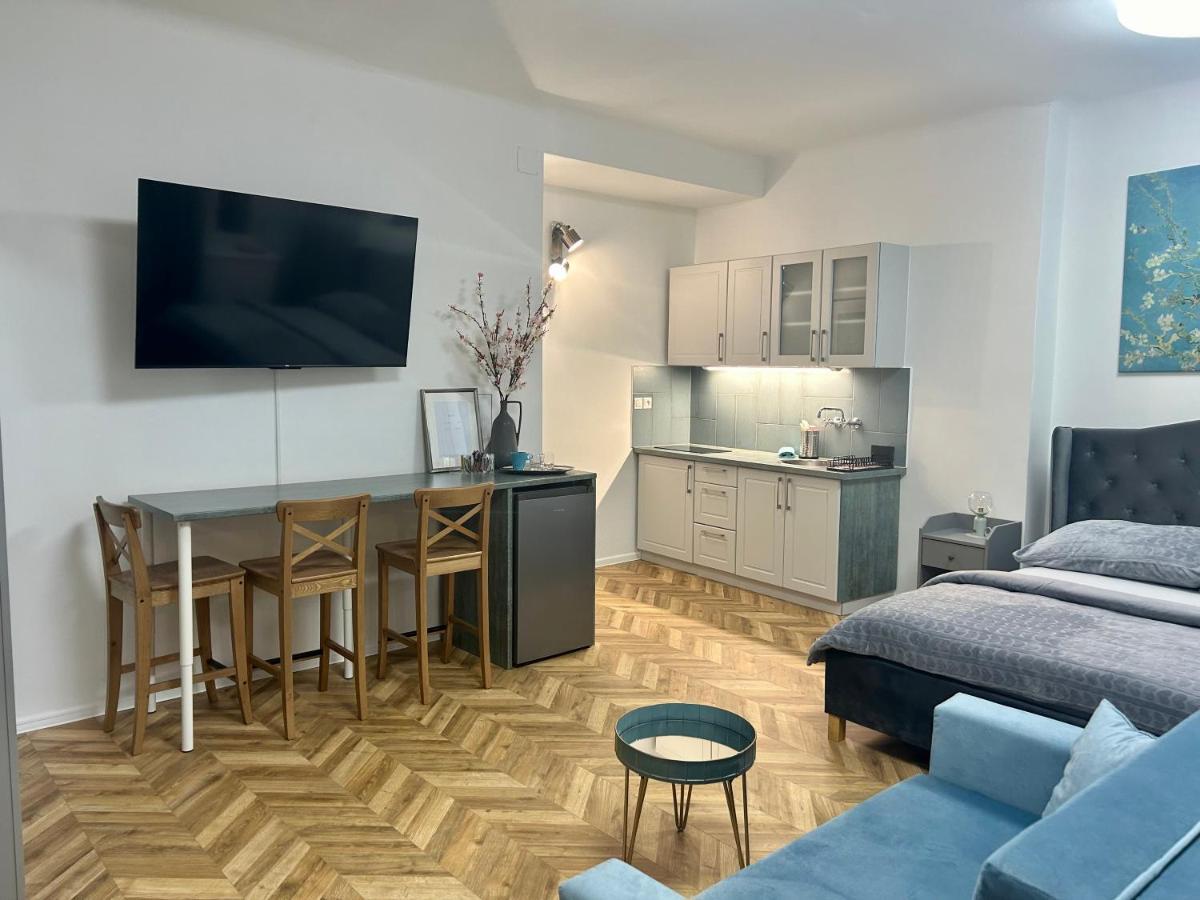 Almond Studio Apartment Pressburg Exterior foto